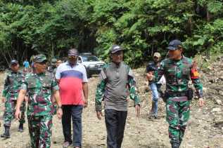 TNI-AD Manunggal Air, Pangkostrad dan Pangdam XVII/CEN Dukung Satgas Pamtas RI-PNG Yonif 132/BS Berikan Solusi Untuk Penuhi Kebutuhan Air Bersih Bagi Masyarakat Di Perbatasan Papua.