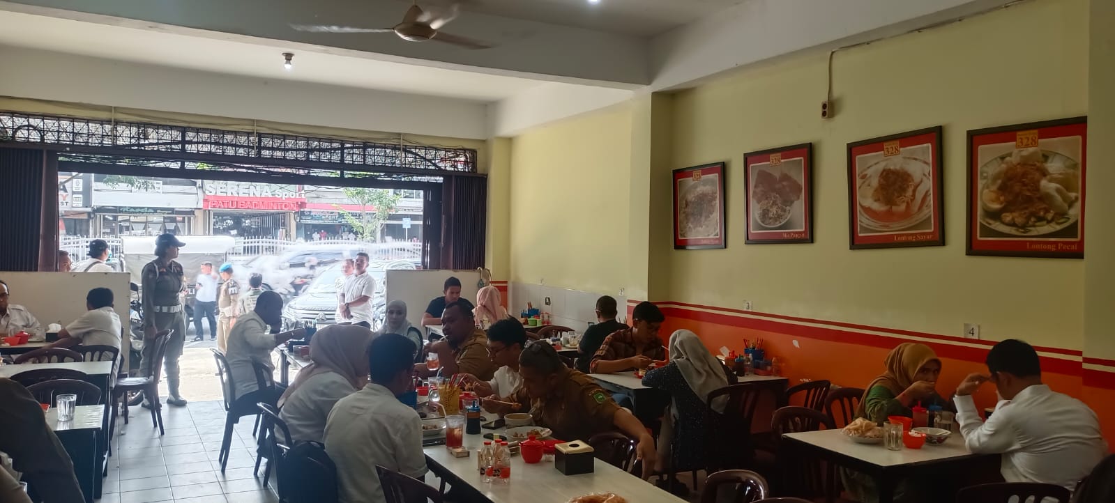 Satpol PP Razia ASN Nongkrong di Kedai Kopi