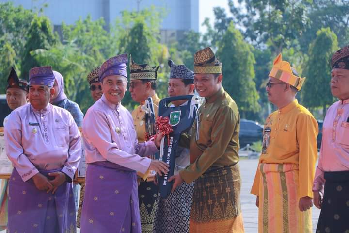 Pekanbaru Terima Bantuan Mobil Perekaman KTP Keliling dari Provinsi