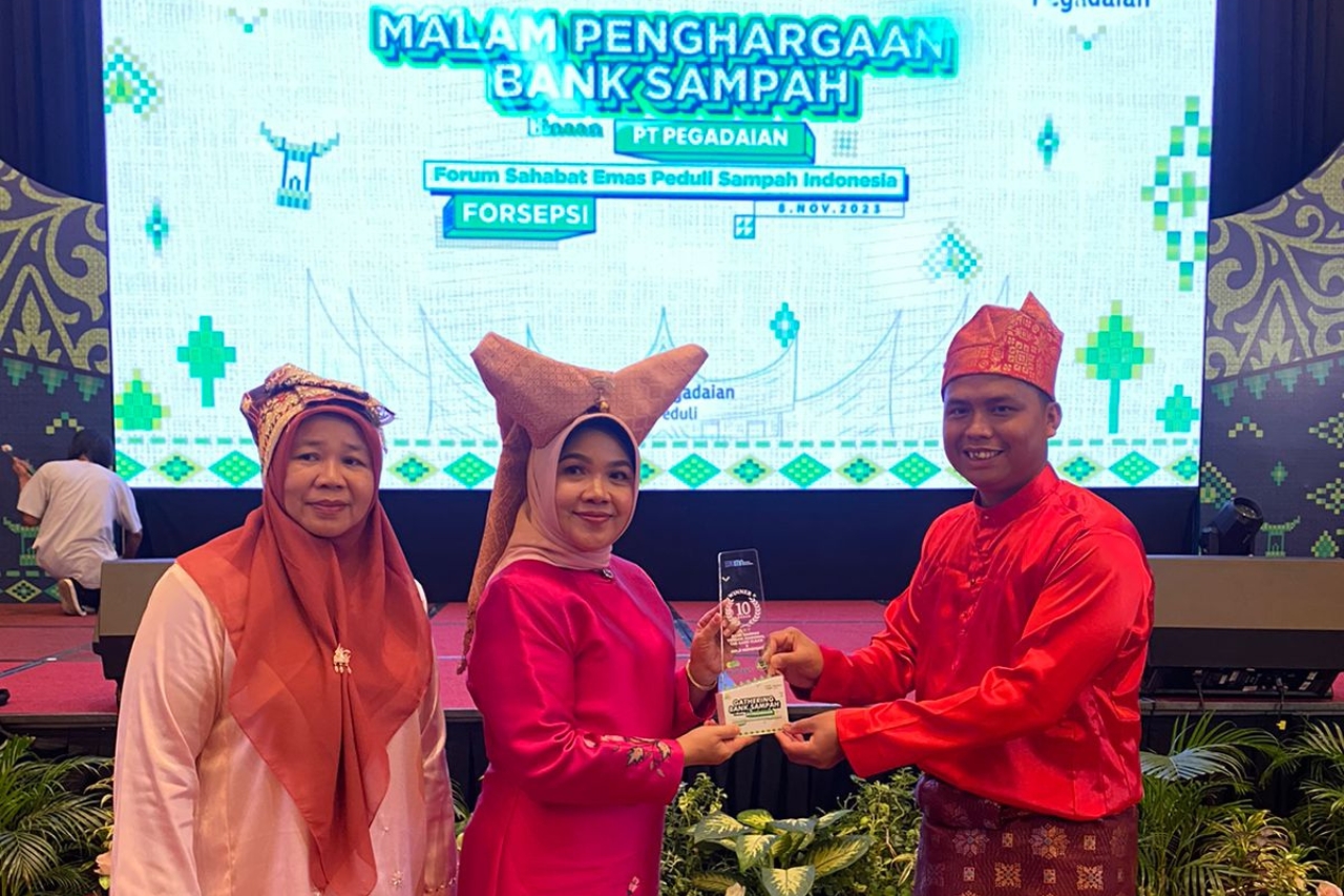 Bank Sampah Balai Raja Terima Penghargaan dari Pegadaian