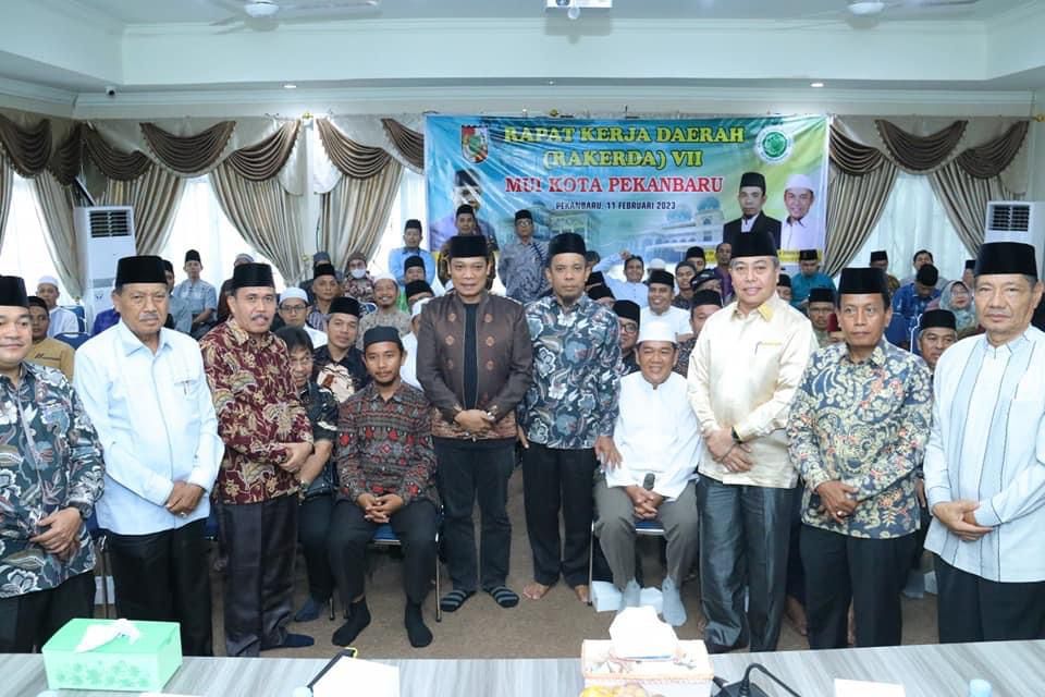 Pj Wali Kota Beri Arahan ke Pengurus MUI di Rakerda VII