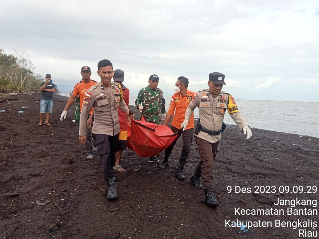 Hilang Di Kuala Sungai Liong, Warga Berancah Ditemukan Tewas di Pantai Penampar