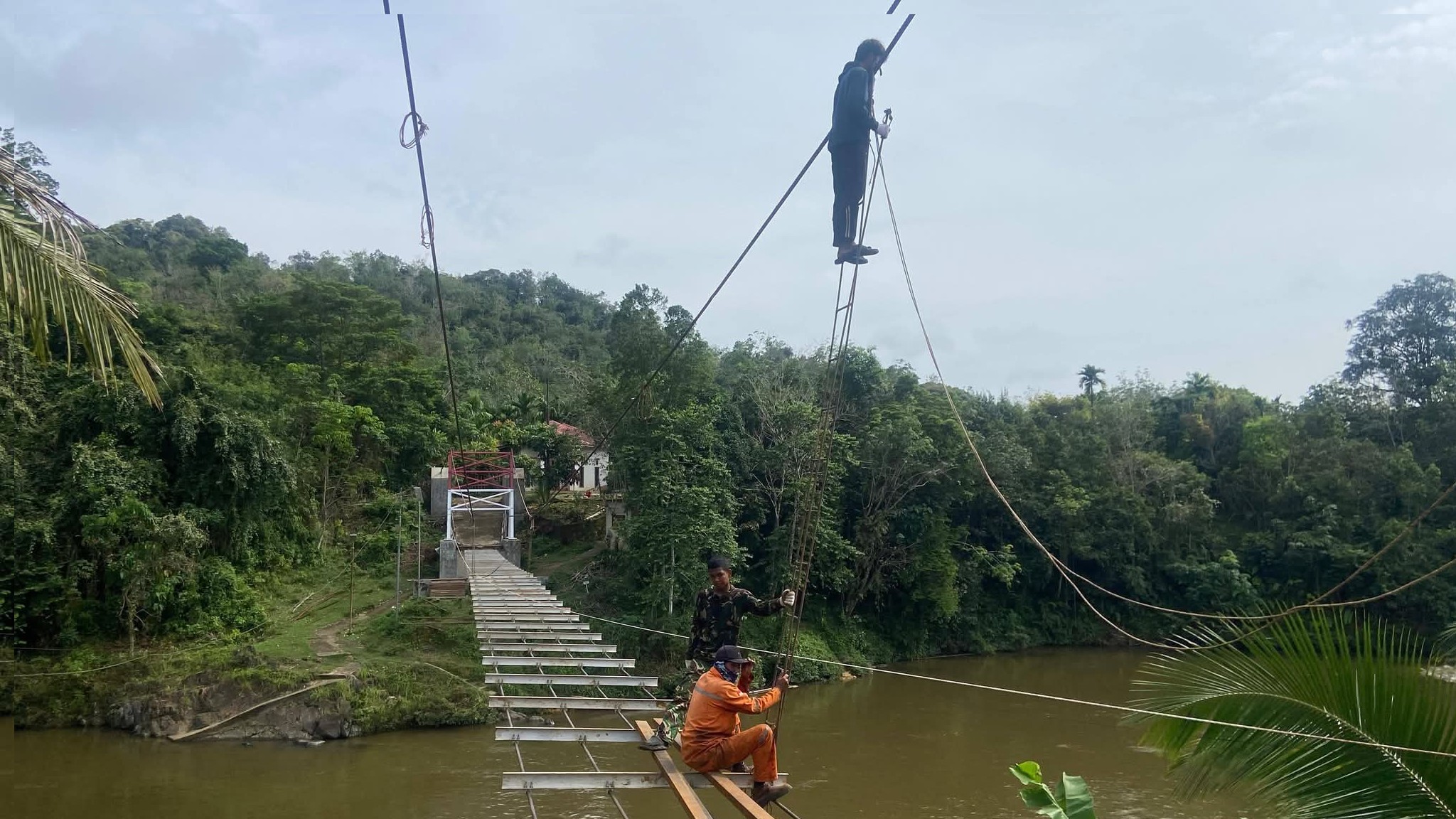 Jembatan Gajah Bertalut Hampir Rampung, Kodim 0313/KPR Gesa Pengerjaan