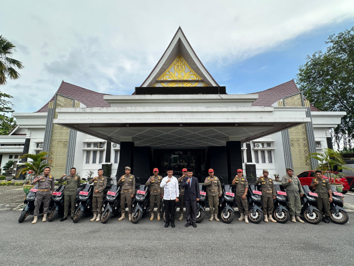Serahkan Sepeda Motor ke Satpol PP, Bupati Kampar : Pelihara dan Gunakan Untuk Menunjang Tugas Kedinasan