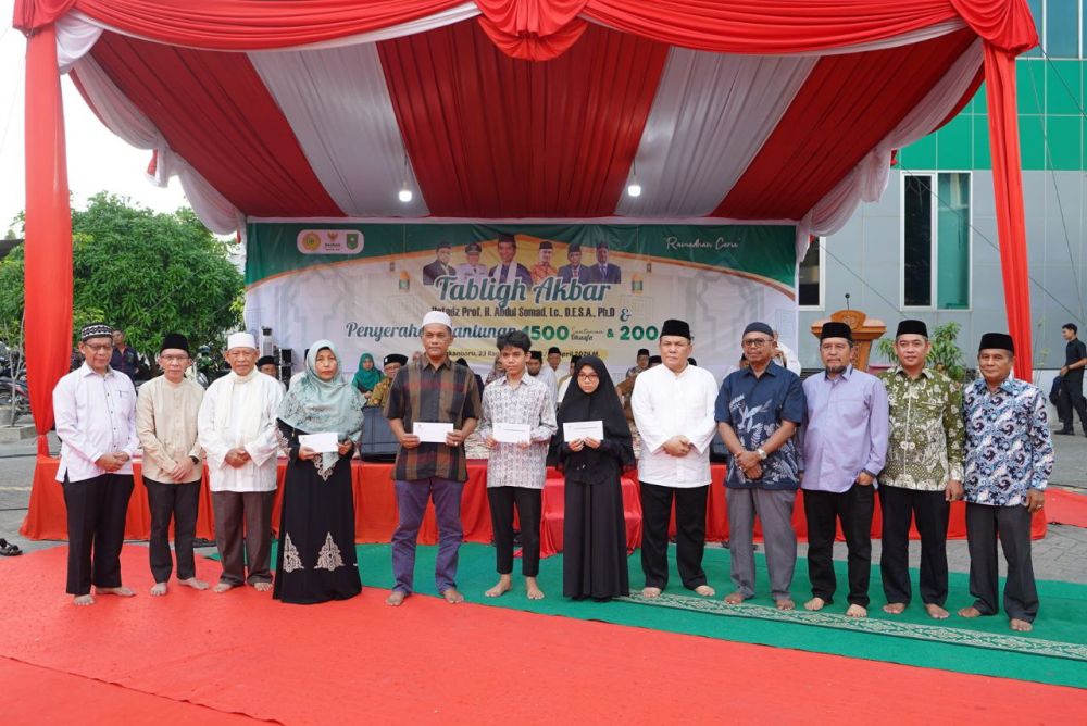 Puncak Ramadan Ceria, Umri dan Baznas Riau Beri Santunan Kepada 1.700 Penerima