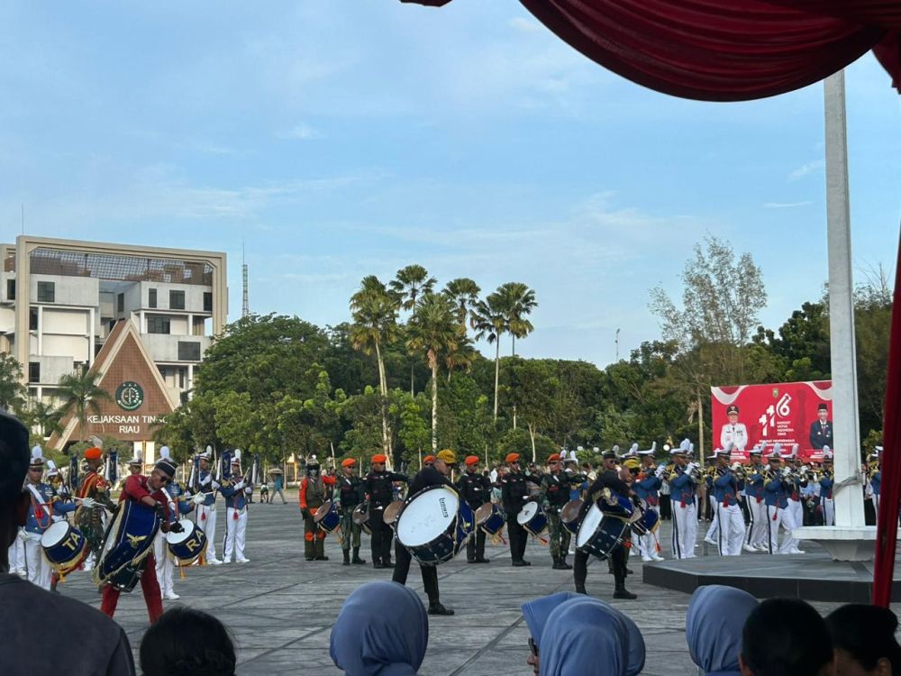 Drumband Gita Dirgantara Pukau Masyarakat Pekanbaru