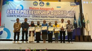 Rektor UIR Apresiasi Mahasiswa yang Raih Kemenangan di EA Award VII 2023