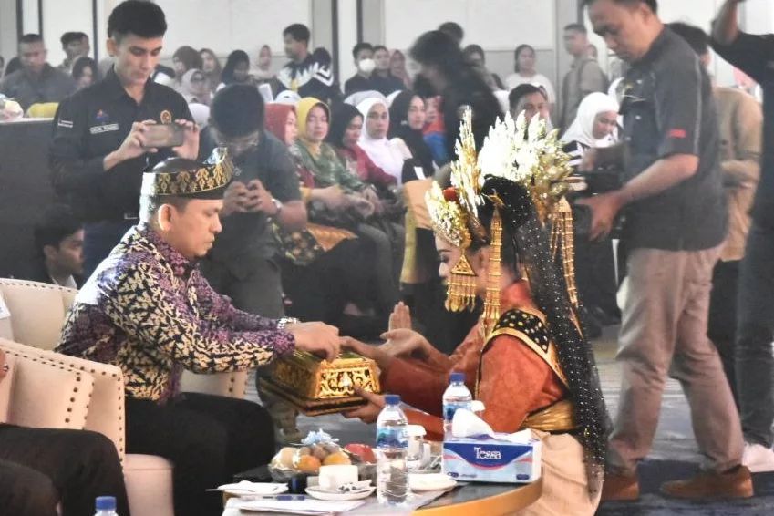 Muhammad Sabarudi Selaku Ketua DPRD Pekanbaru Hadiri Malam Puncak Pemilihan Bujang Dara Pekanbaru 2023
