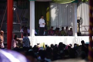 Cuaca Terik, Warga Desa Sukamaju Ramai-ramai hadir di Pengajian Akbar bersama Gubri