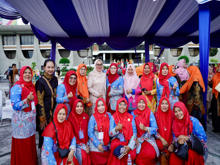 Kampar Utara – Wakil Bupati Kampar, Dr. Hj. Misharti, S.Ag., M.Si hadiri acara Pembukaan Persatuan Majelis Taklim se-Kecamatan Kampar Utara yang dirangkaikan dengan kegiatan Halal bi Halal dan Silaturrahmi, bertempat di Masji
