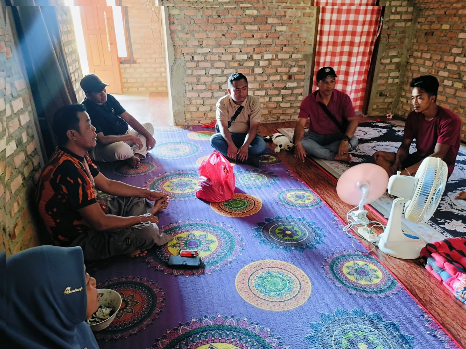 Kecelakaan di Bukit Kara Lipat Kain Selatan, PT.YBS Kunjungi Korban
