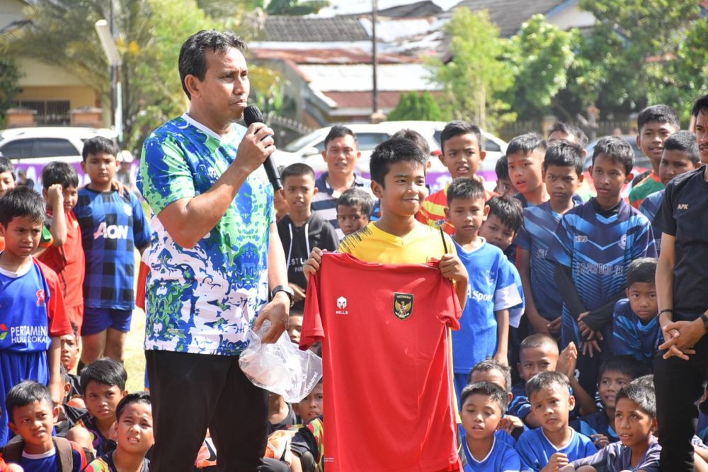 Pelatih Timnas U-16 Bima Sakti Hadiri Festival Anniversary ke-1 SSB Pandau Jaya