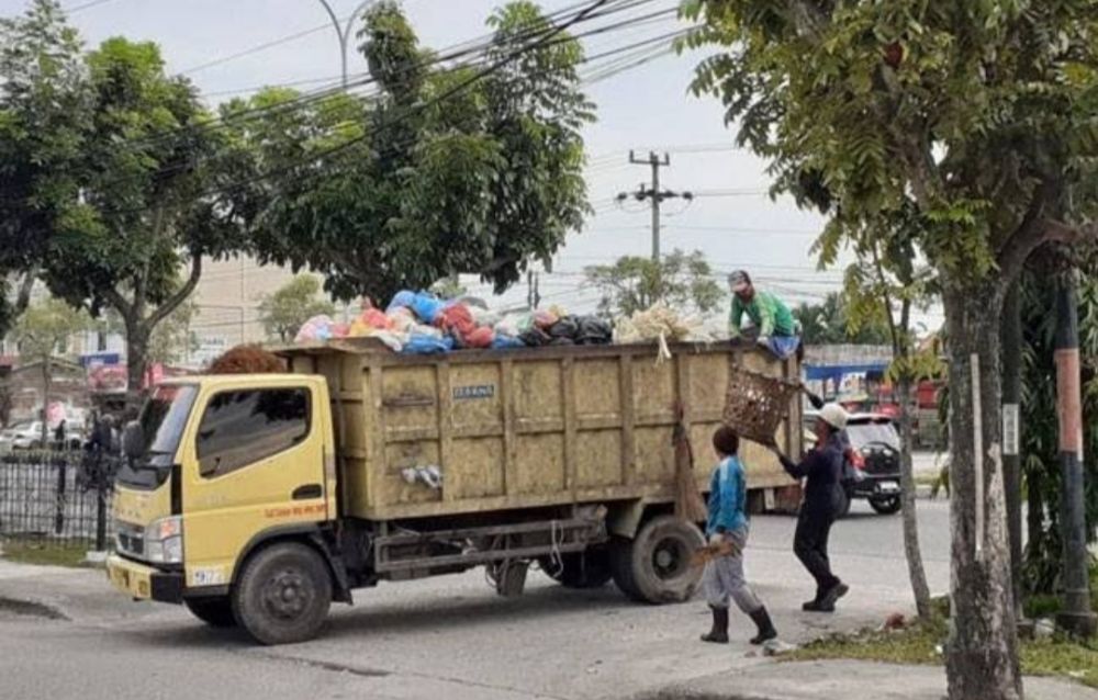 Jelang Kedatangan Presiden, DLHK Pekanbaru Tambah Angkutan Sampah