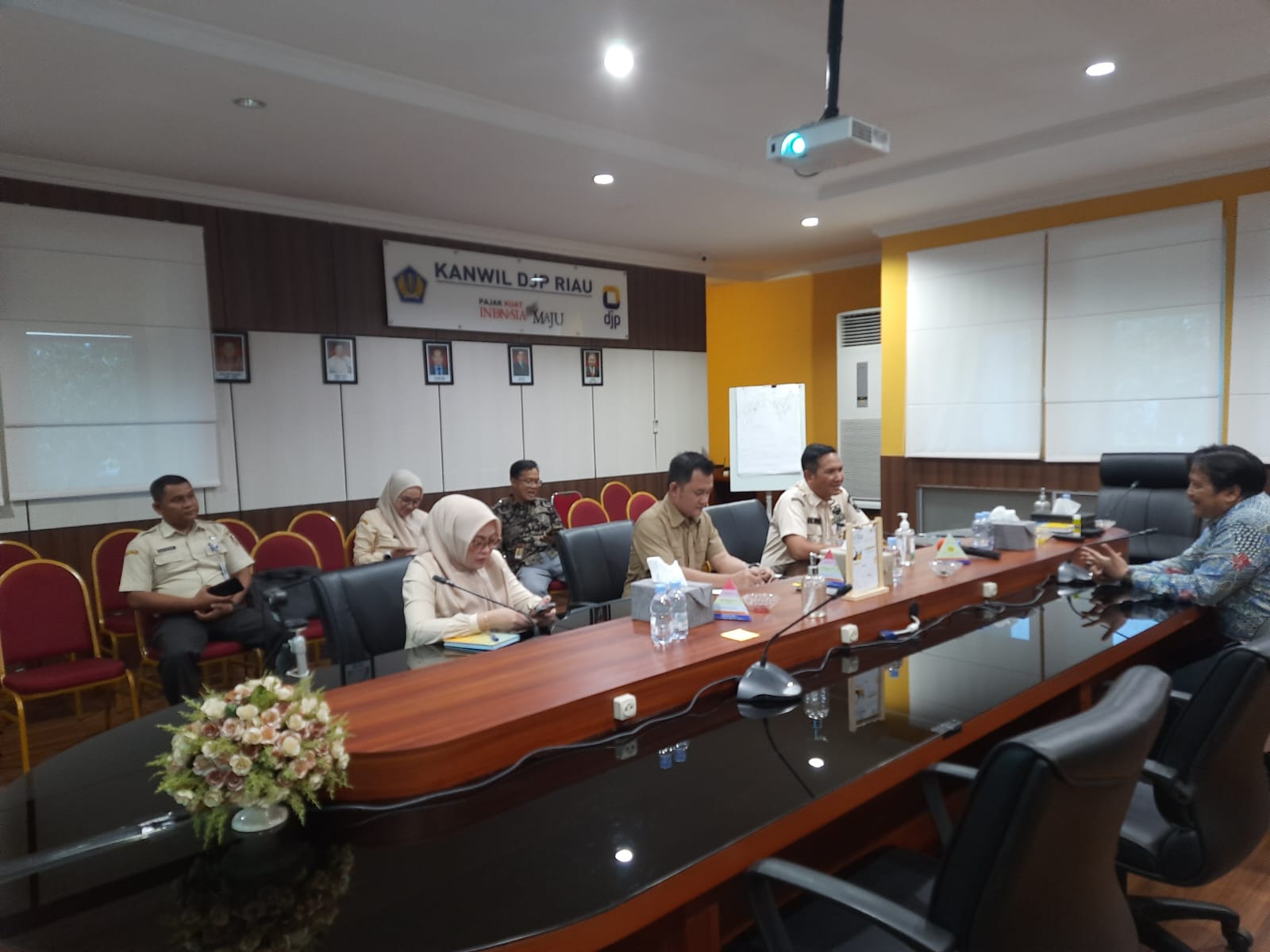 Bapenda dan DJP Kanwil Riau bahas Sinergitas Penguatan Pajak Pusat dan Daerah di kota Bertuah