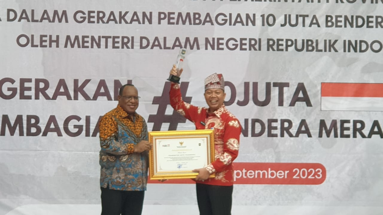 Sukseskan Pembagian 10 Juta Bendera, Pekanbaru Terima Penghargaan dari Kemendagri