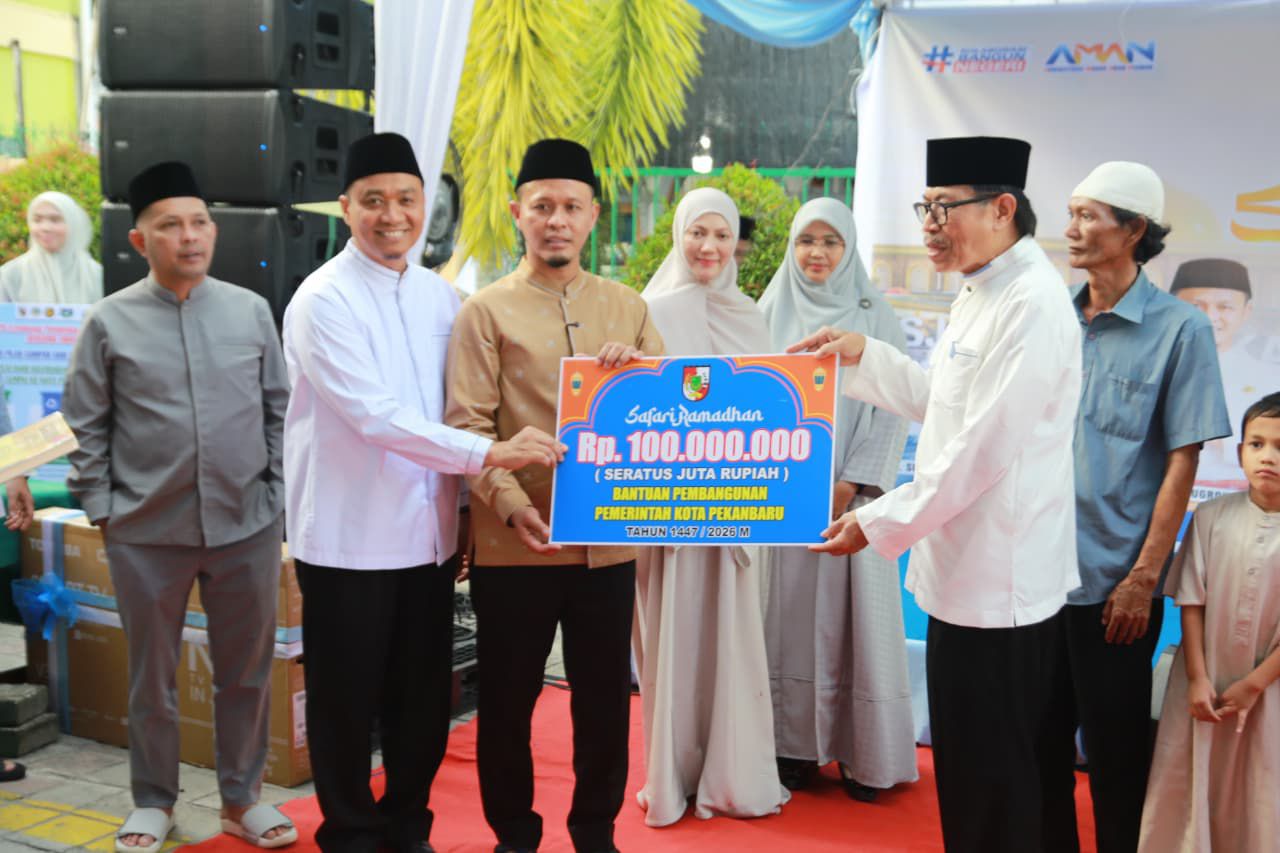 Safari Ramadan di Masjid Ihsan, Wako dan Wawako Pekanbaru Serahkan Bantuan