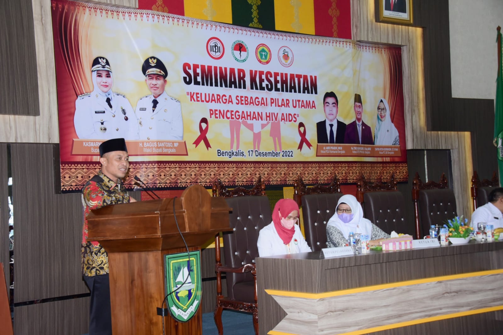 Kasmarni Apresiasi, Seminar Kesehatan Tentang Peran Keluarga Sebagai Pilar Pencegahan HIV/AIDS