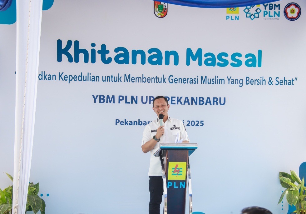 Wako Pekabaru Apreasiasi Khitanan Massal yang Diselenggarakan PLN UP3