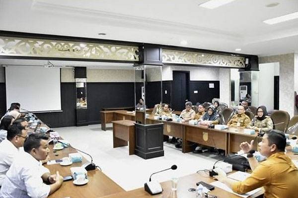 Komisi I DPRD Pekanbaru Hearing Apjatel, Cabut Tiang Dan Kabel Ilegal yang Menjamur