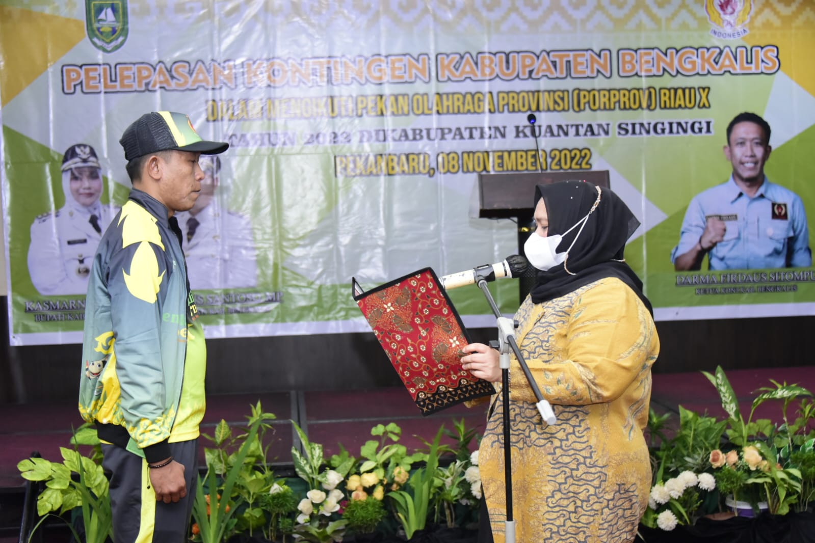 Bupati Kasmarni Lepas 464 Atlet Bengkalis Berlaga di Porprov ke-X Riau