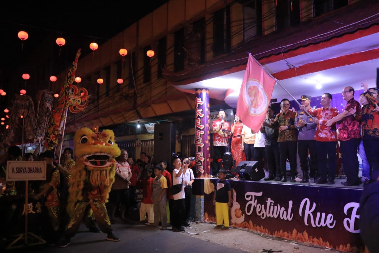 Dilepas Sekdako Pekanbaru, Festival Kue Bulan Diikuti Ribuan Warga