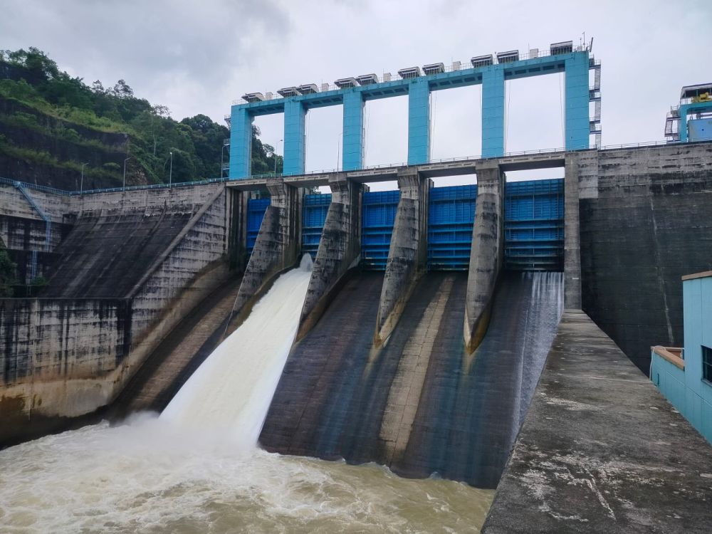 Kabar Baik, PLTA Koto Panjang Kurangi Bukaan 2 Pintu Waduk