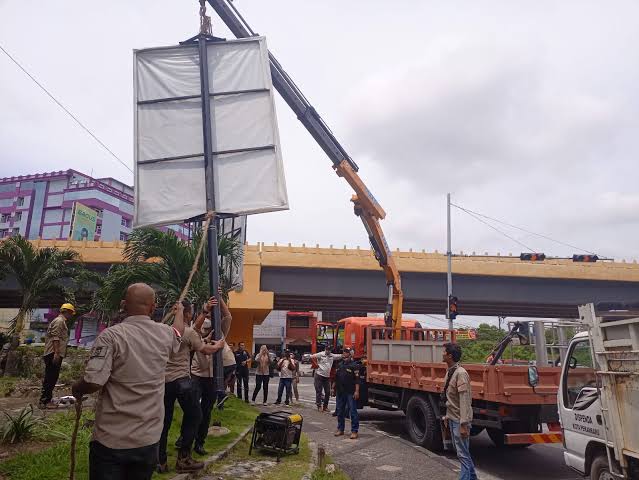 Pj Sekda Pekanbaru Pastikan Penertiban Tiang Reklame Terus Berlanjut