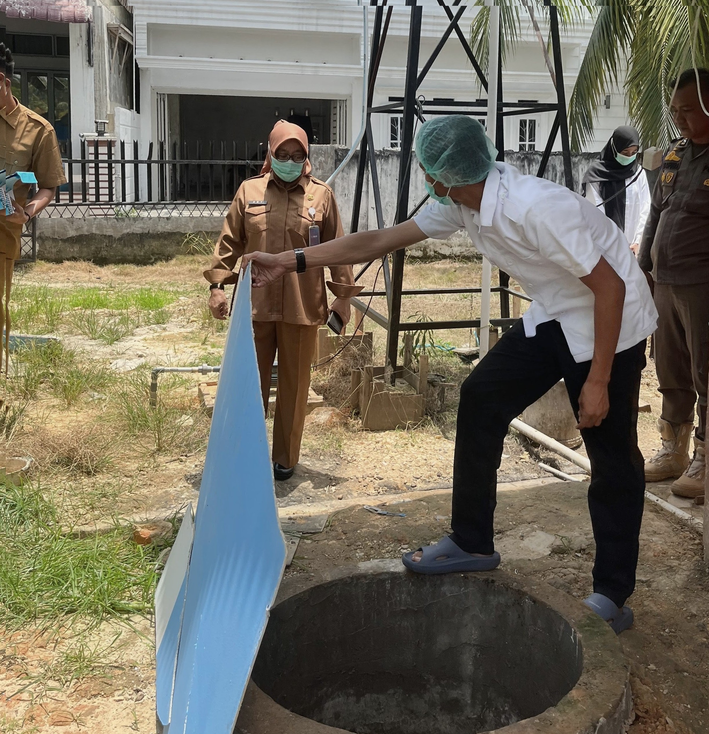 Dapur MBG Lipat Kain Disidak Dugaan Makanan Basi, Lingkungan Tak Layak: Butuh Evaluasi Total!