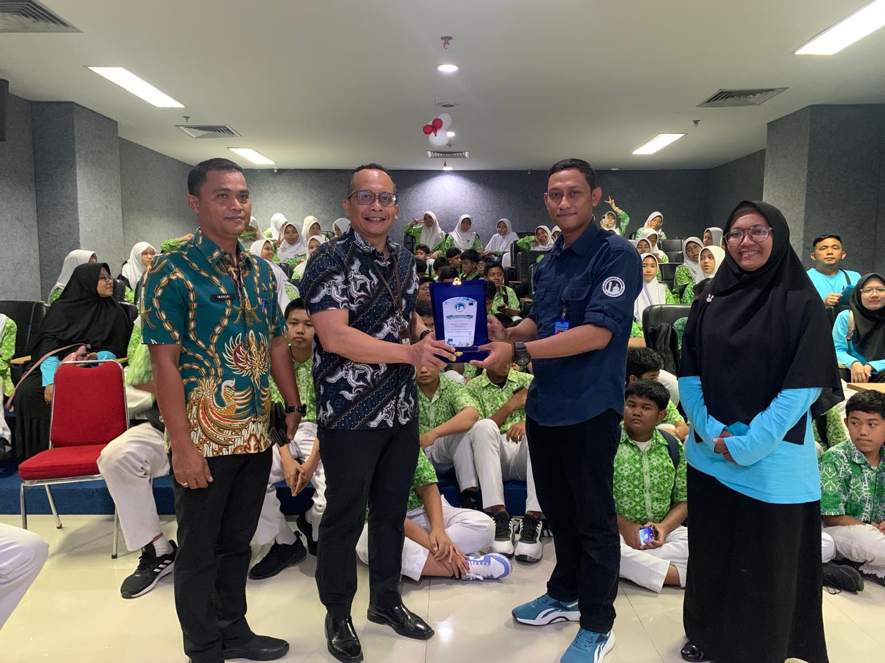 Diskominfotiksan Terima Kunjungan Guru dan Siswa SMP Islam Al Azhar 37 Pekanbaru