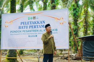 Gubri Syamsuar Letakan Batu Pertama Pembangunan Ponpes Alkawakib di Bengkalis