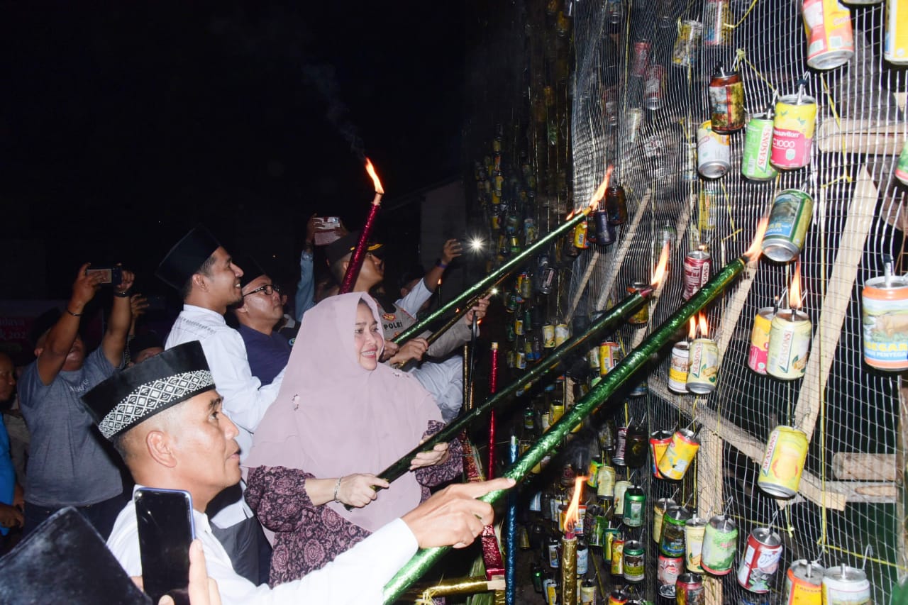 Bupati Kasmarni Sambut Baik dan Apreasiasi Semua Pihak, Atas Semangat Hidupkan Budaya Lampu Colok