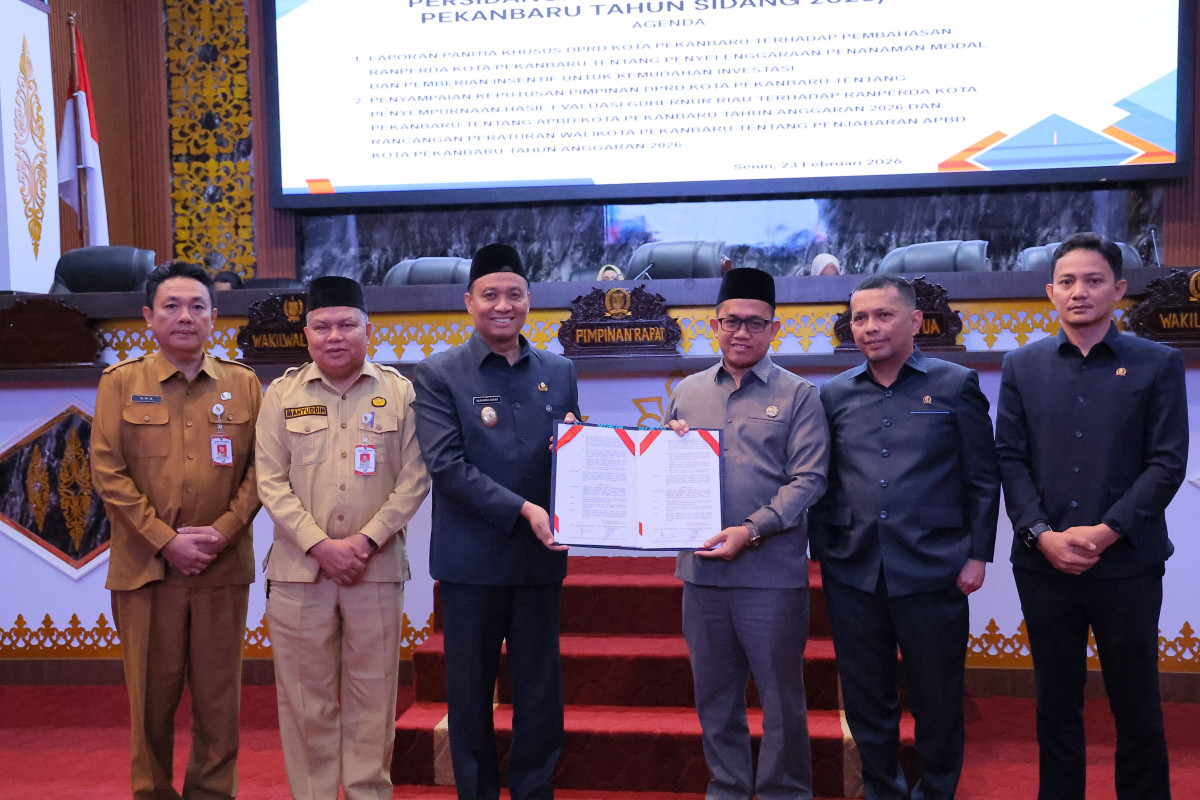 Walikota Serahkan Bantuan Rp100 Juta untuk Pembangunan Masjid