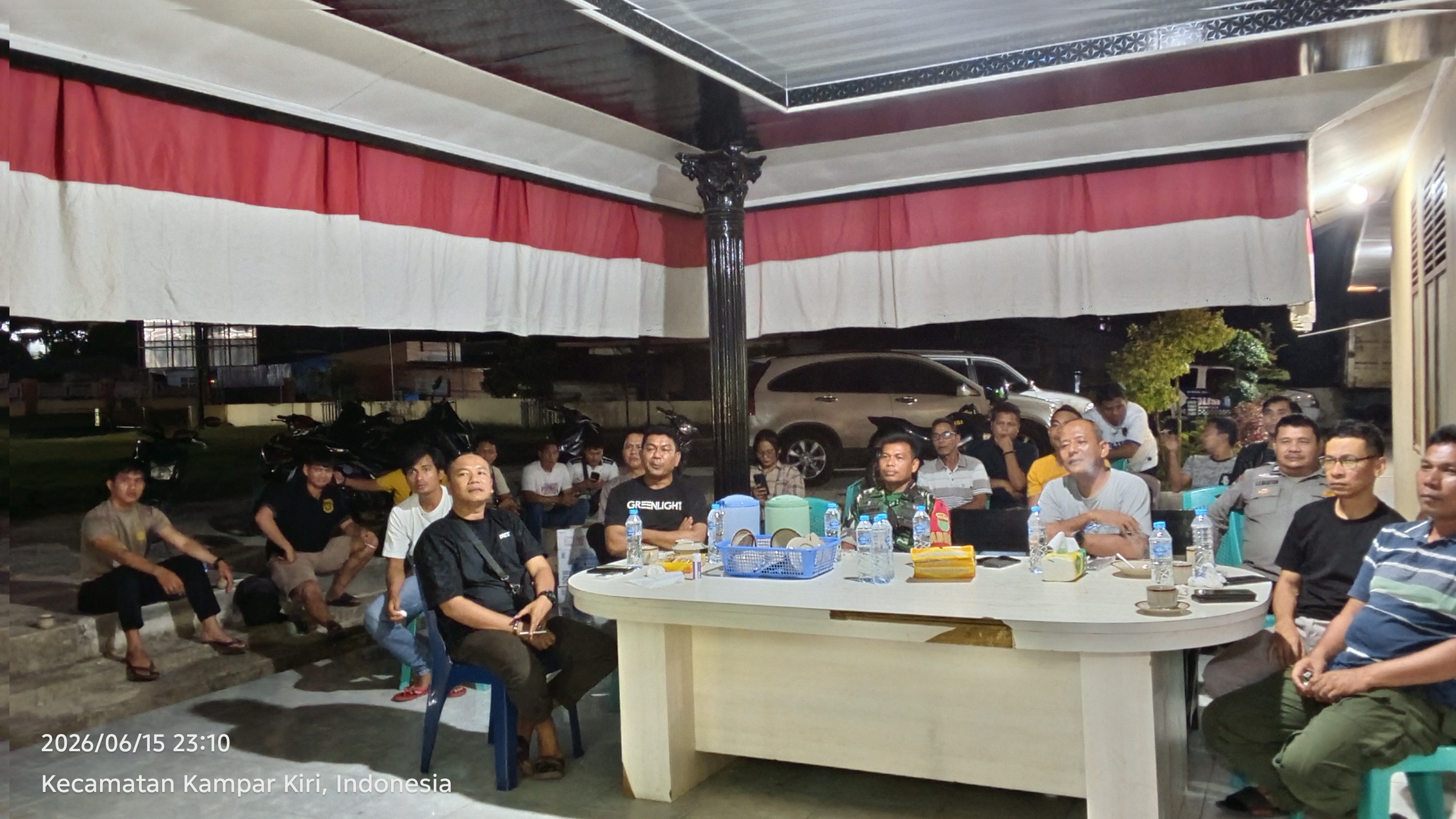 Wujud Polri Untuk Masyarakat: Nonton Bareng Pildun 2026 Polsek Kampar Kiri Bersama TNI dan Pers!