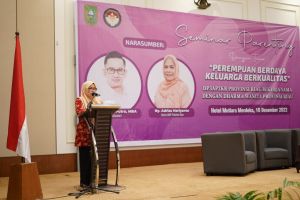 Jadi Narasumber Seminar Parenting, Ketua DWP Riau : Perempuan Itu Harus Cerdas