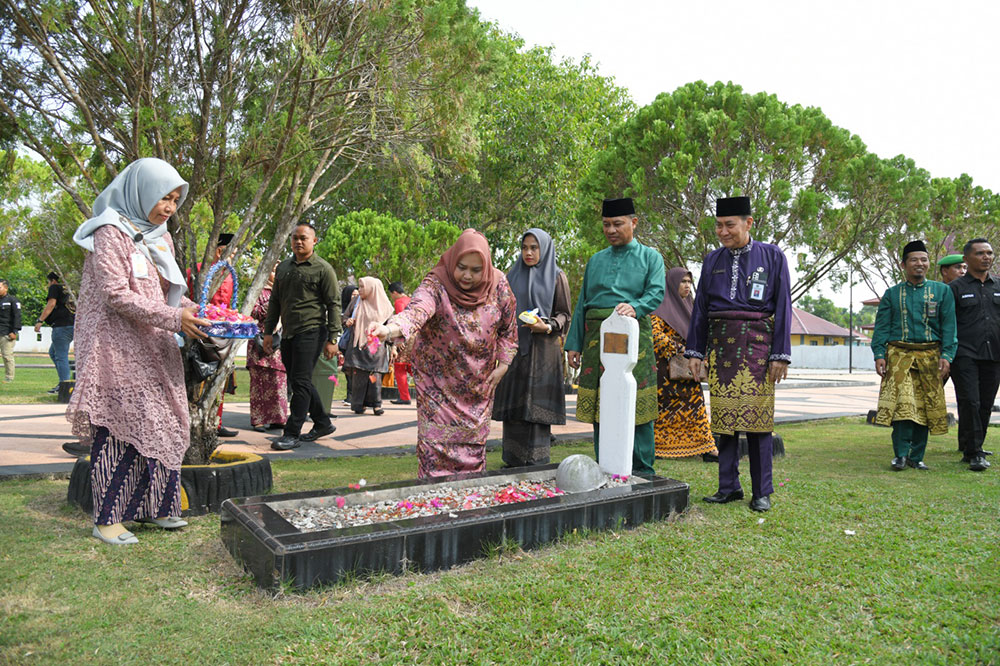 Peringatan Hari Jadi Ke-511 Bengkalis, Bupati Ziarahi Makam Pahlawan Kesuma Kesatria