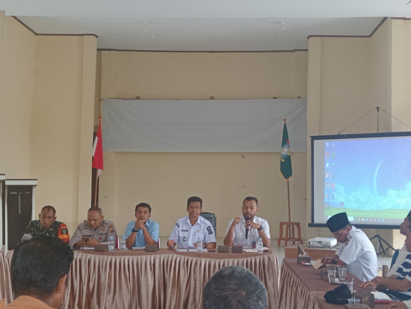 Camat Gunung Sahilan dan DPRD Kampar Ajak Perusahaan Gotong Royong Perbaiki Ruas Jalan Sungai Lipai–Simpang Tibun