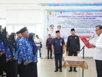 Wujudkan Kuansing Hebat, Bupati Lantik Puluhan Kepala SD dan SMP