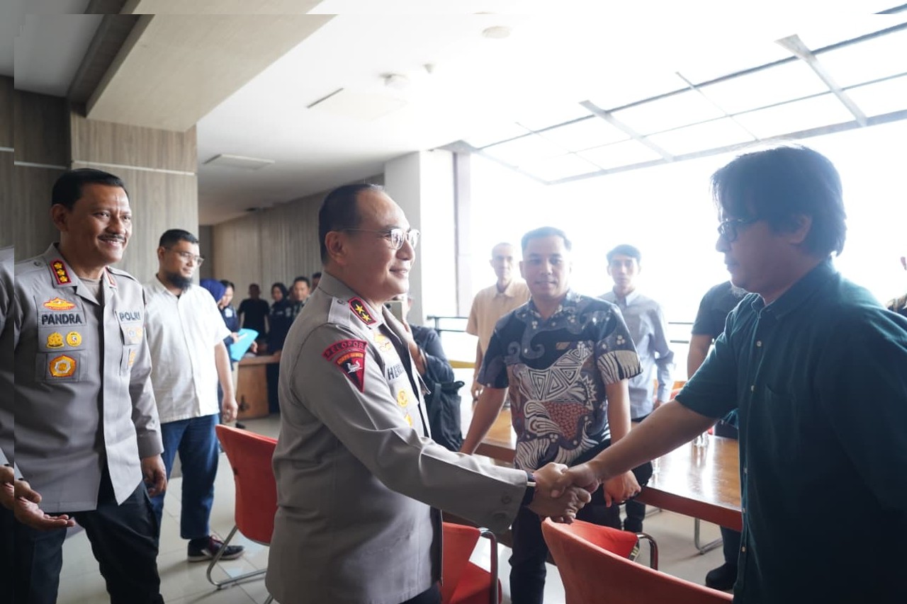 Kapolda Riau Tekankan Pelayanan Humanis dan Penanganan Narkoba-Karhutla Bersama Media