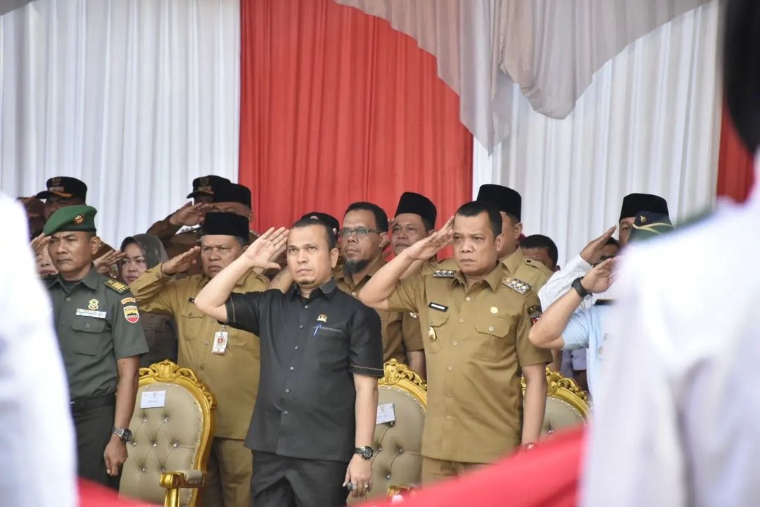 Ketua DPRD Pekanbaru Ikut Hadir di Acara Pengibaran Bendera Raksasa di Menara RRI Pekanbaru