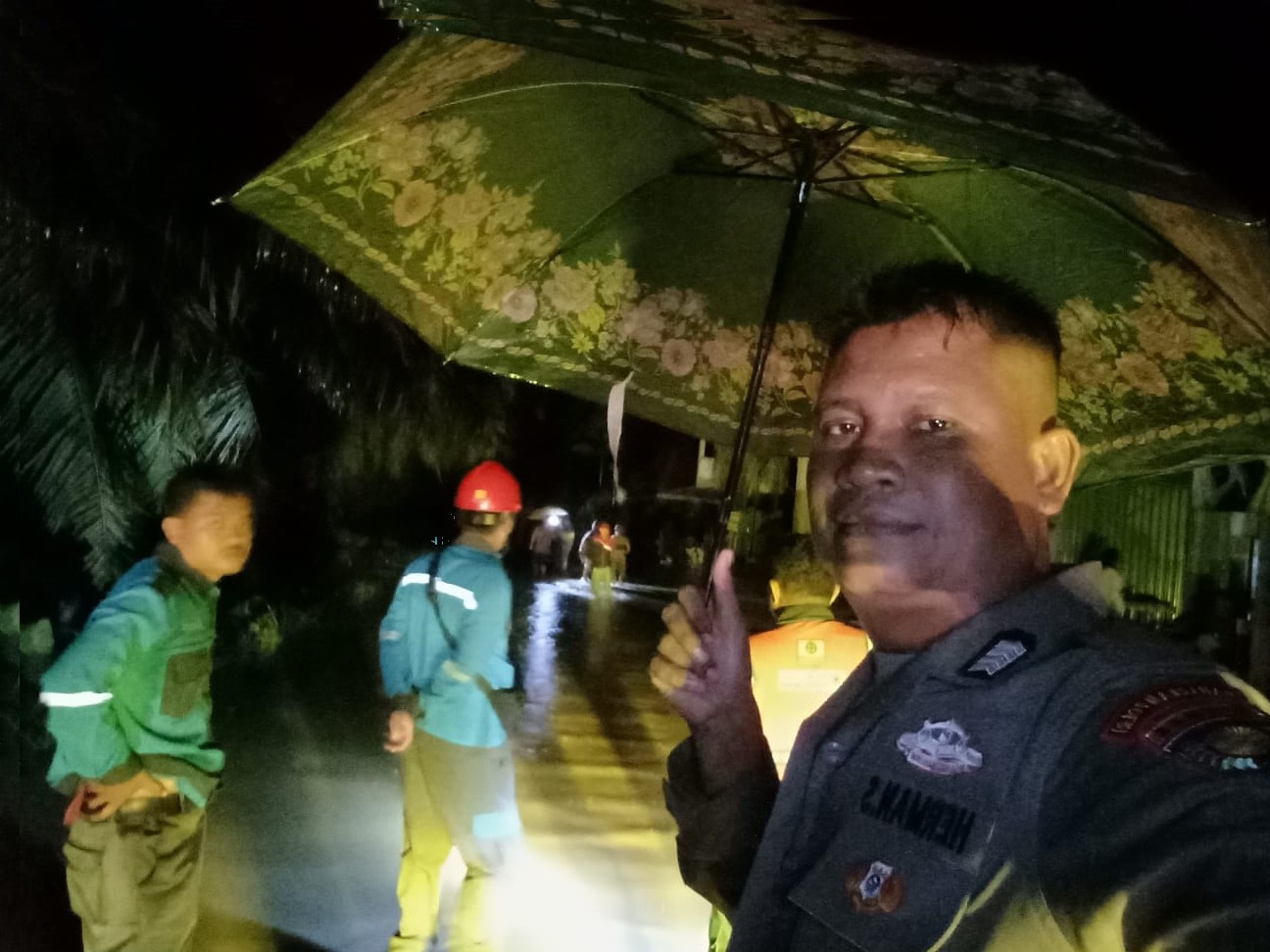 Camat dan Kapolsek Kampar Kiri Tanggapi Banjir: Tim Lapangan Turun, Koordinasi dengan Instansi Terkait Dilakukan!